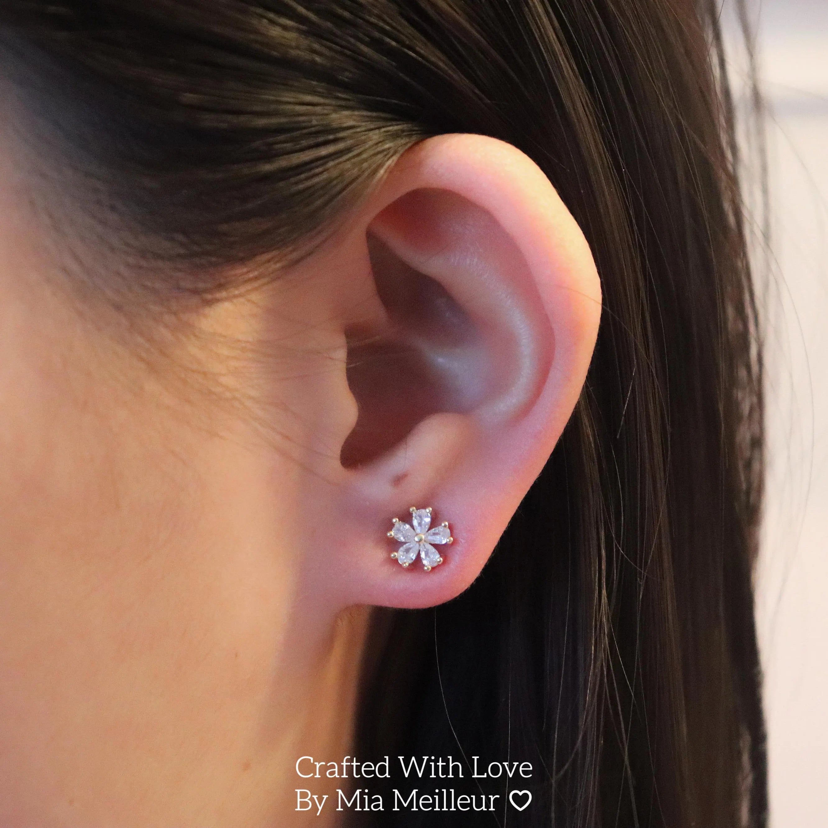 Dainty White Flower Stud Earrings