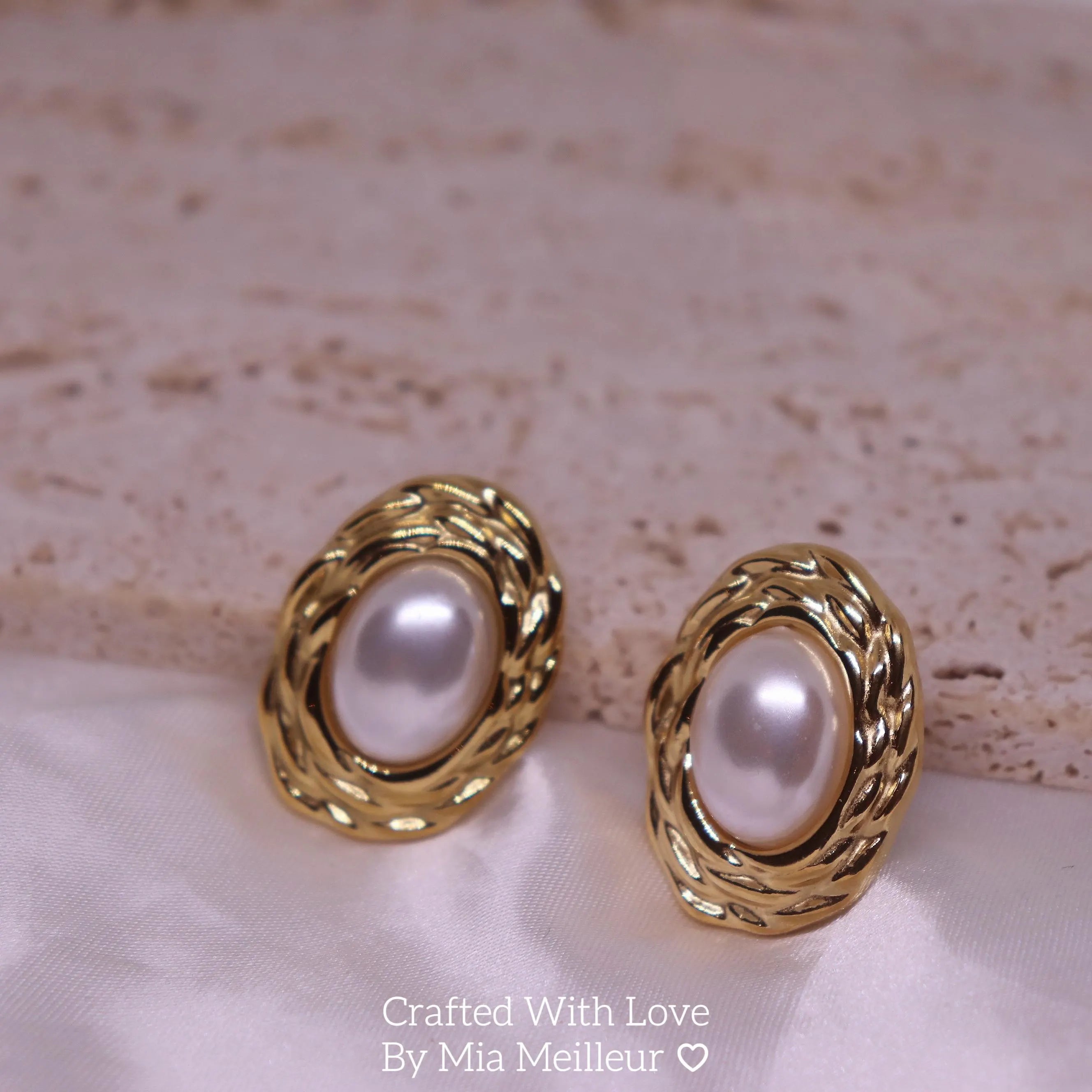 Vintage Gold Tone Round Pearl Earrings