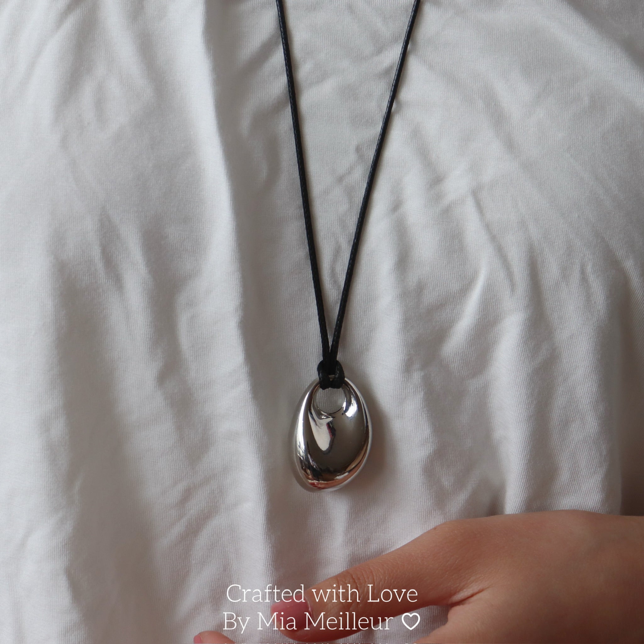 Pebble Pendant Necklace