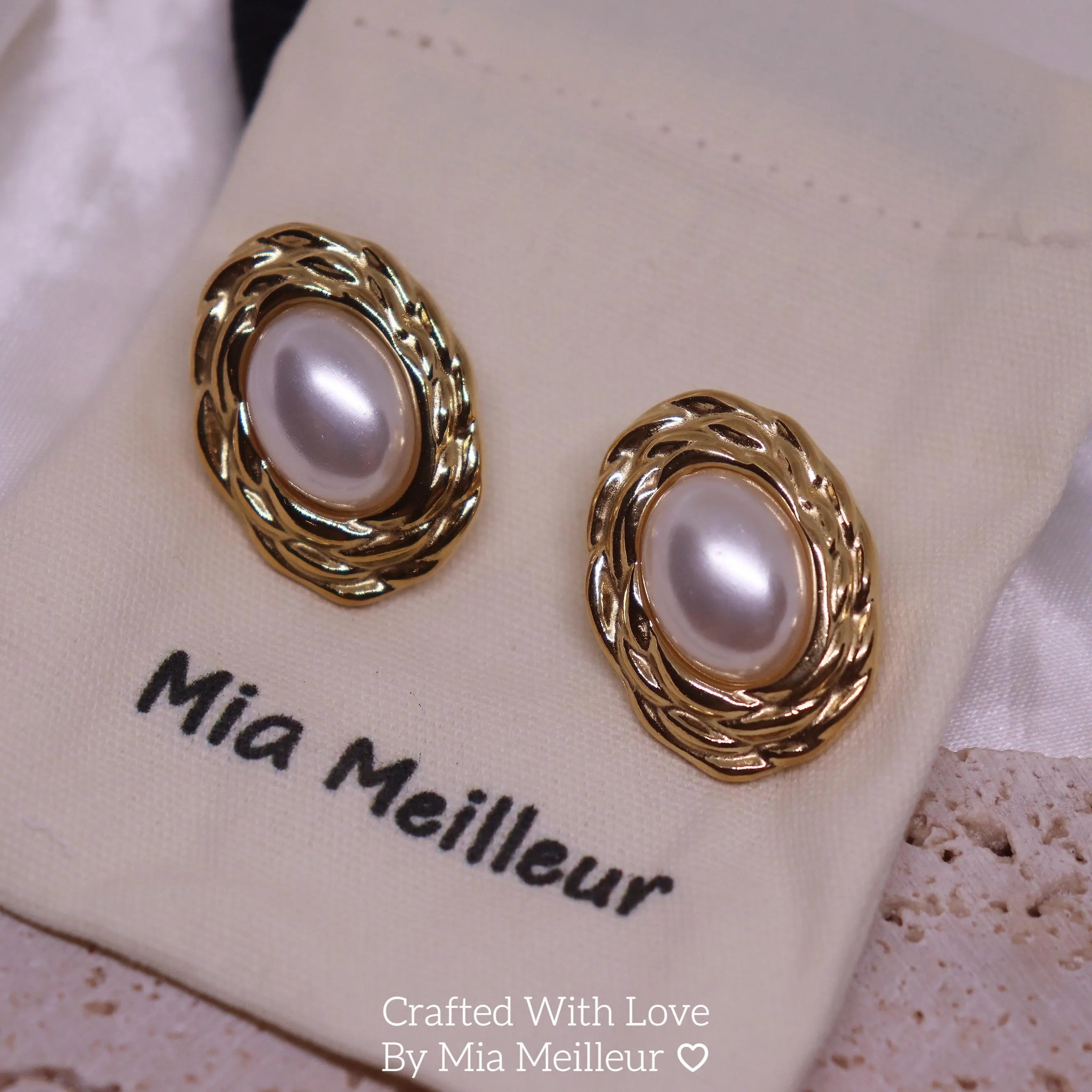 Vintage Gold Tone Round Pearl Earrings