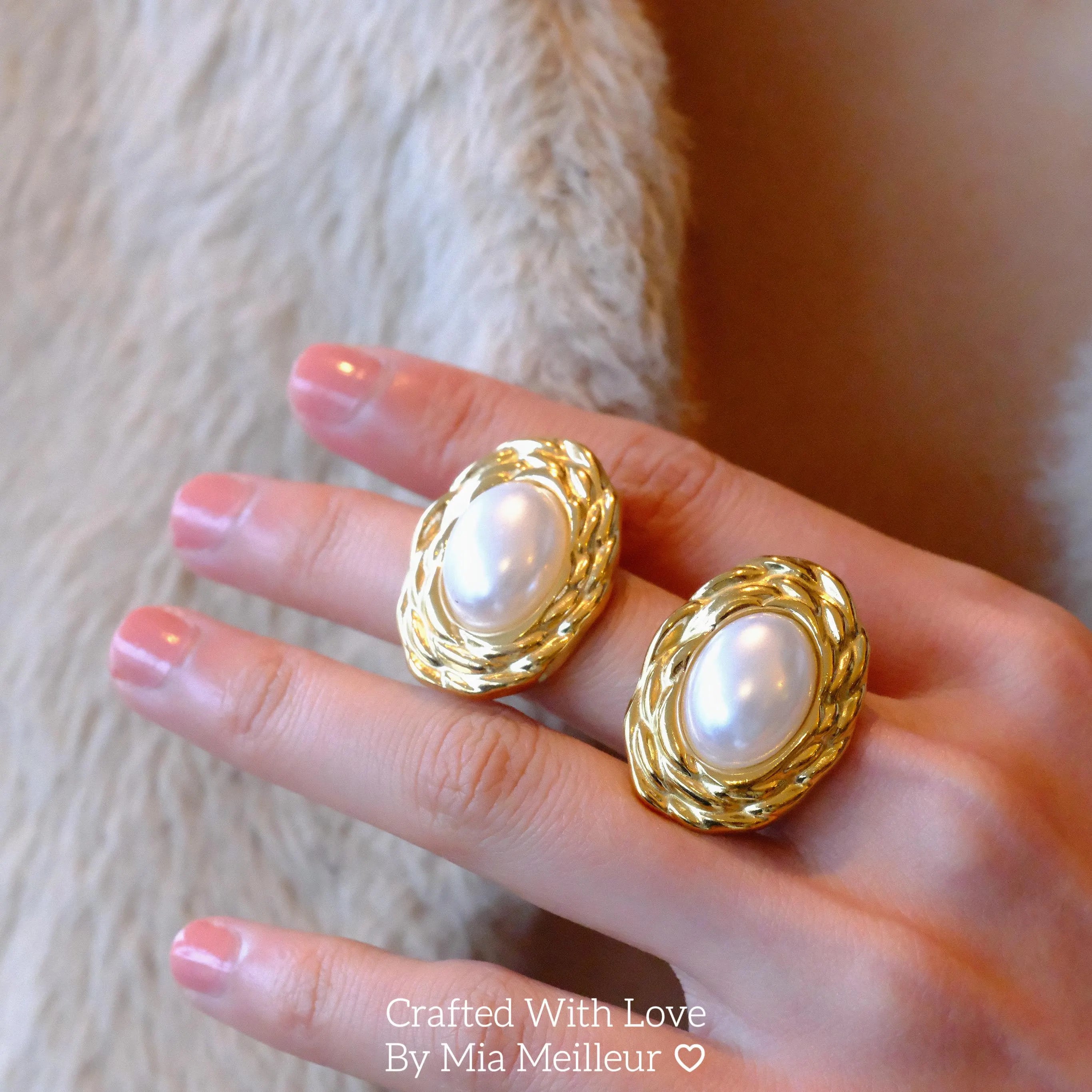 Vintage Gold Tone Round Pearl Earrings