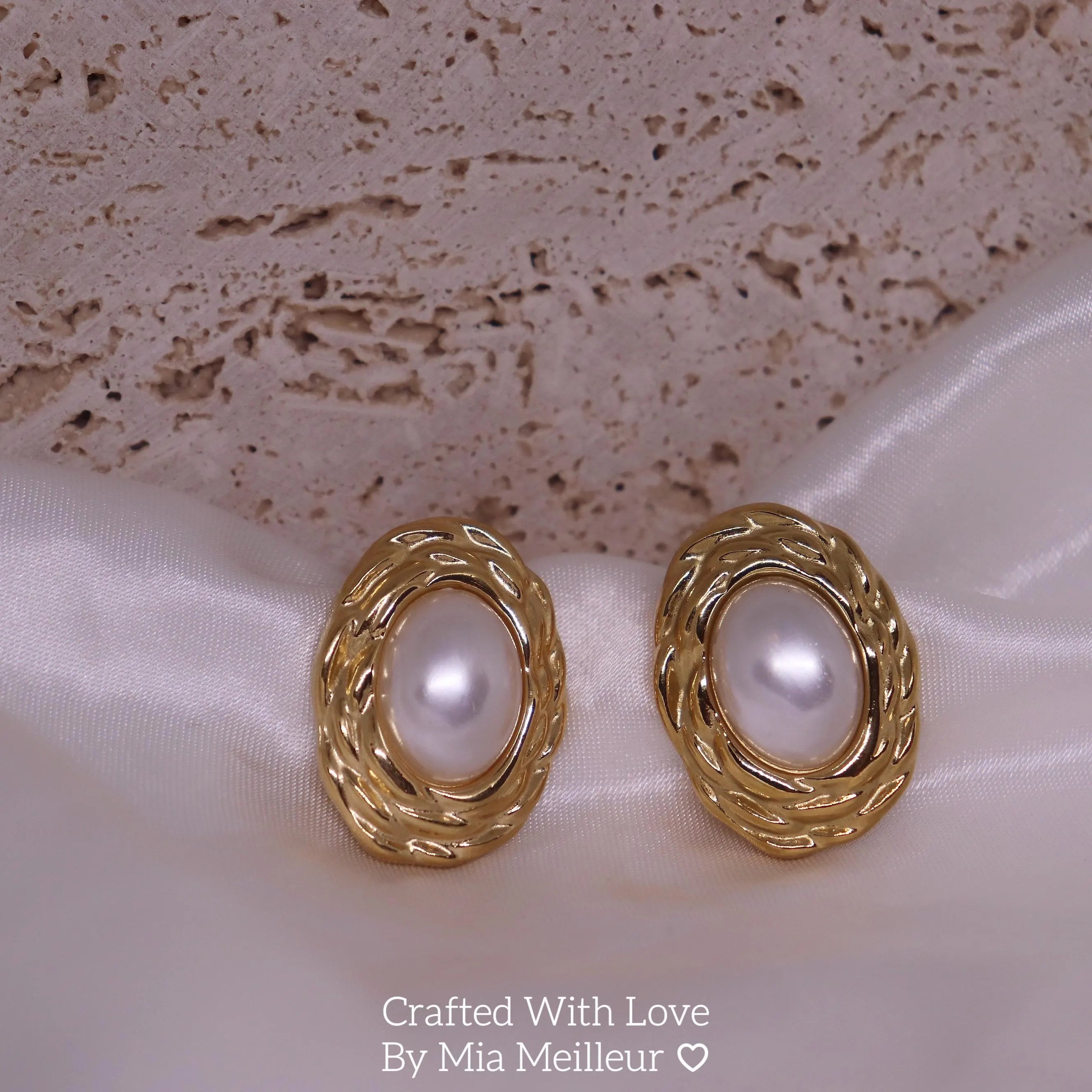 Vintage Gold Tone Round Pearl Earrings